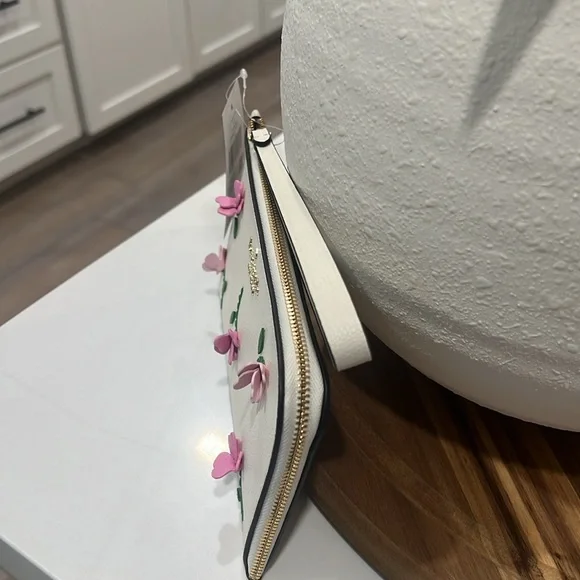 💕Cute.💐KATE SPADE WRISTLET. - Picture 14 of 16